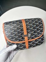 Y‑Pattern Print Saddle Crossbody Bag - Image 2