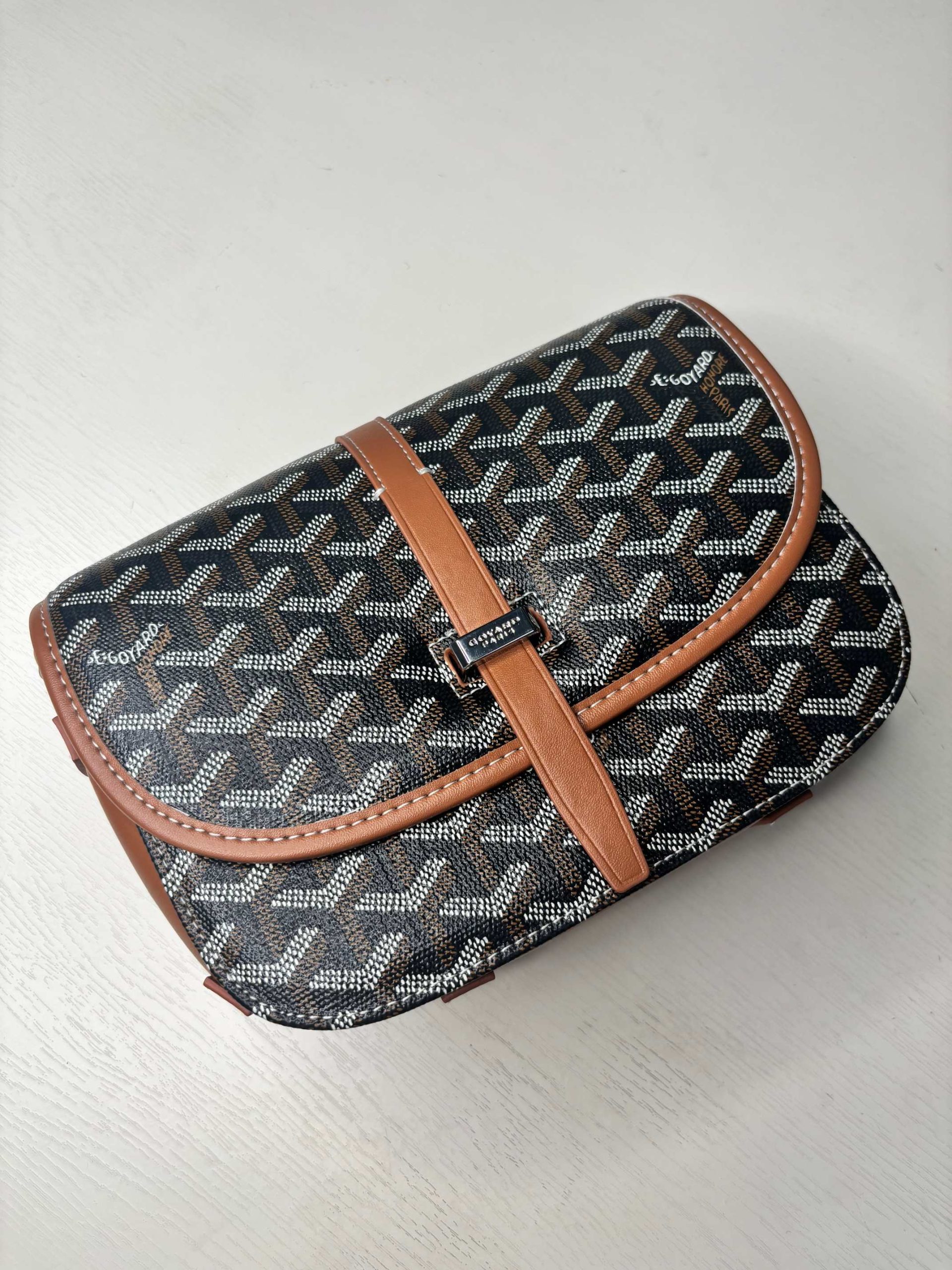 13431841125566205 Y‑Pattern Print Saddle Crossbody Bag - Image 1
