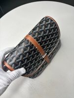 Y‑Pattern Print Saddle Crossbody Bag - Image 18