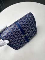 Y‑Pattern Print Saddle Crossbody Bag - Image 7