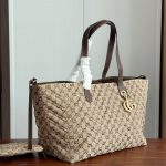 Double‑G Quilted Tote Bag With Pouch - Image 12