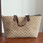 Double‑G Quilted Tote Bag With Pouch - Image 13