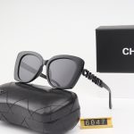 Chanel Fashion Large‑Frame Sunglasses with Letter‑Decorated / Chain‑Decorated Temples - Image 3