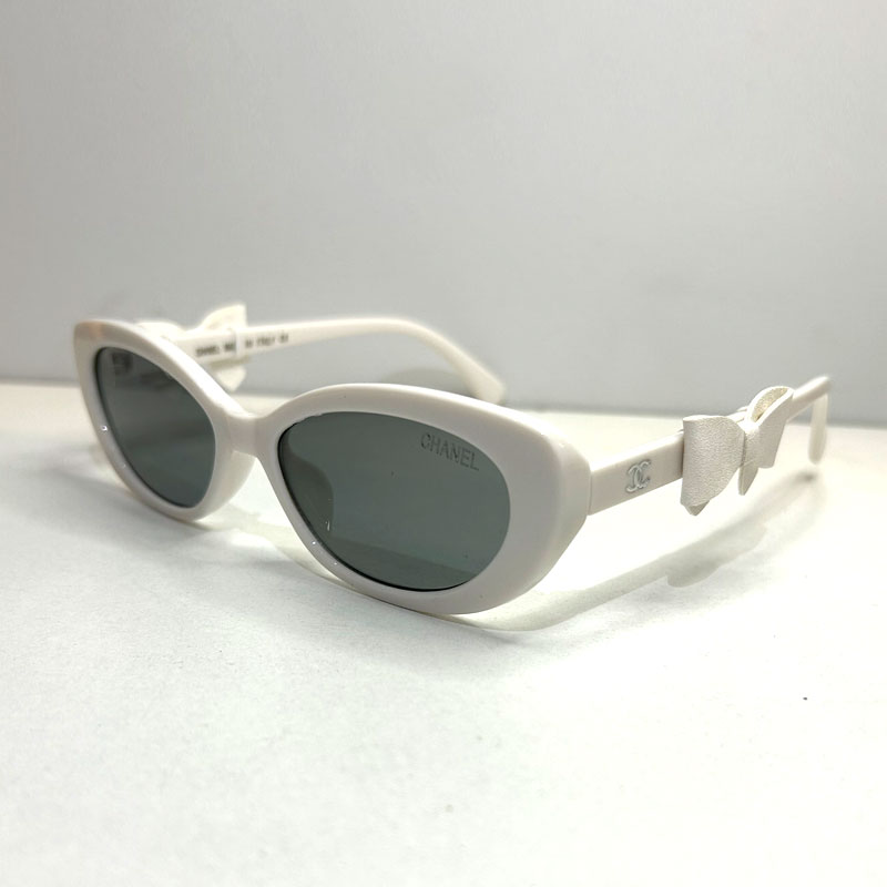 b1849328 Chanel Vintage Cat‑Eye Fashion Sunglasses, Bow Decor / Chain‑Trimmed - Image 1