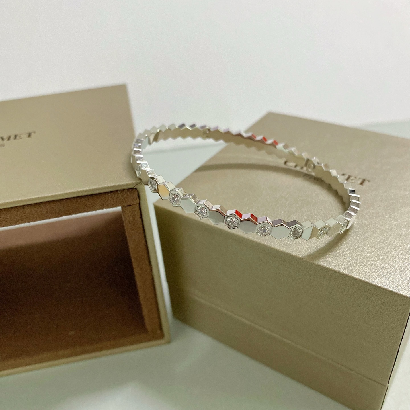 wsxc1789056191952_1 Chaumet Bee My Love Honeycomb Diamond Bracelet - Image 1