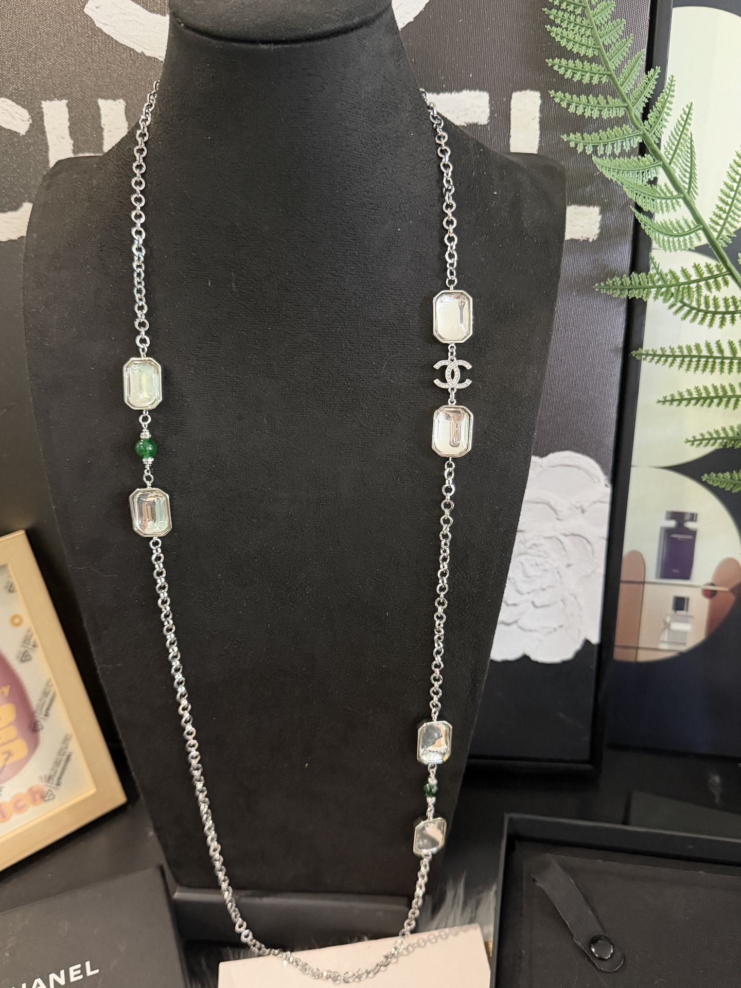 wsxc1789122496449_0 Chanel geometric square transparent sugar green emerald cut pendant necklace - Image 1