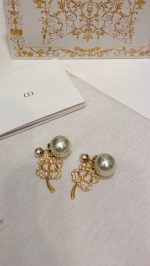 Dior Gold Tone CD Openwork Clover Earrings with Mixed-Size Pearls - Image 6