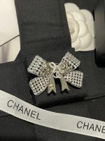 Chanel 25K Rhinestone Bow Brooch - Two-Tone Heavy Craftsmanship - Image 2