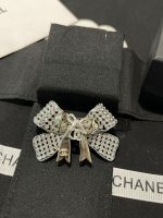 Chanel 25K Rhinestone Bow Brooch - Two-Tone Heavy Craftsmanship - Image 3