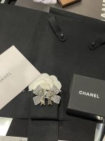 Chanel 25K Rhinestone Bow Brooch - Two-Tone Heavy Craftsmanship - Image 4