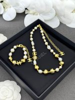 Chanel 26B New Bud C Pearl Necklace/Bracelet - Image 8