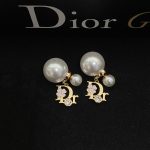 Dior New Letter Enamel Pearl Stud Earrings, available in pink and green - Image 2
