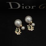 Dior New Letter Enamel Pearl Stud Earrings, available in pink and green - Image 3