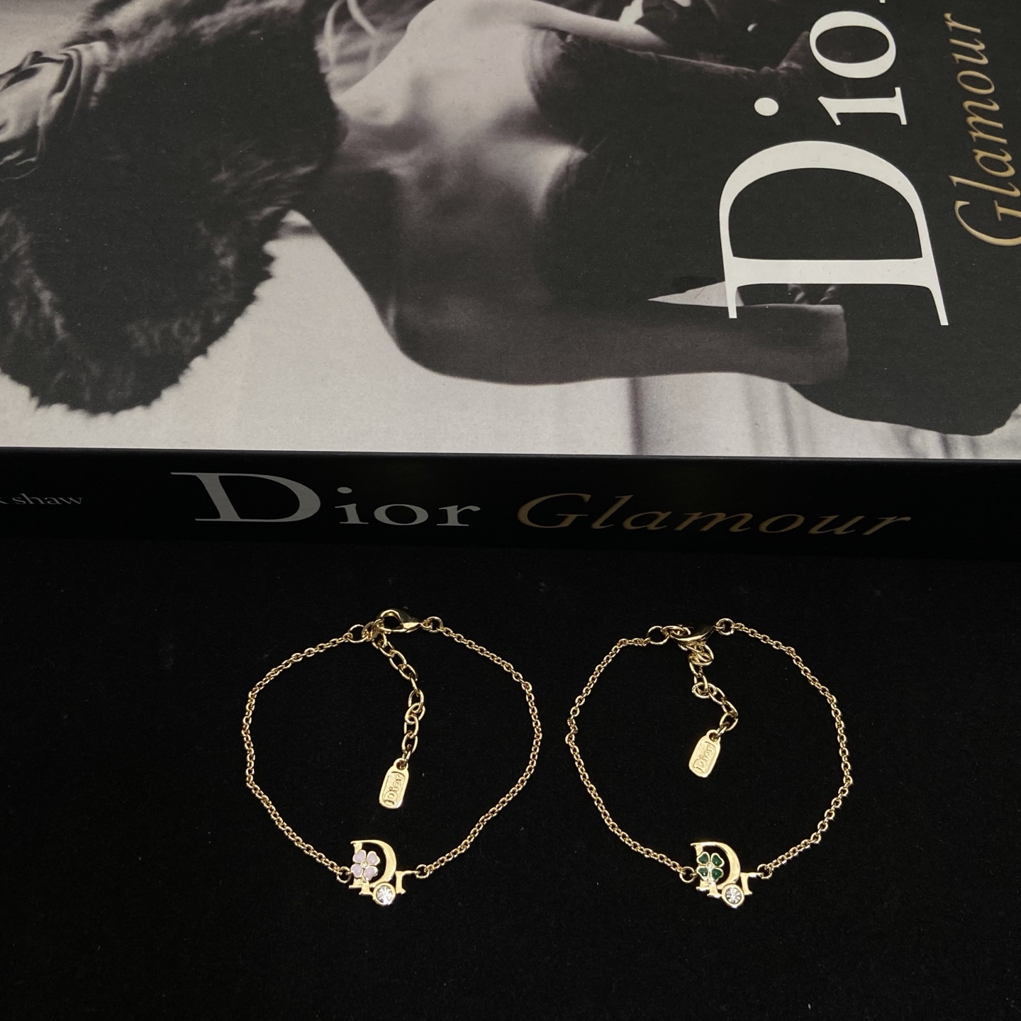 wsxc1789383213322_0 Dior New Bow Enamel Letter Bracelet, available in pink and green - Image 1