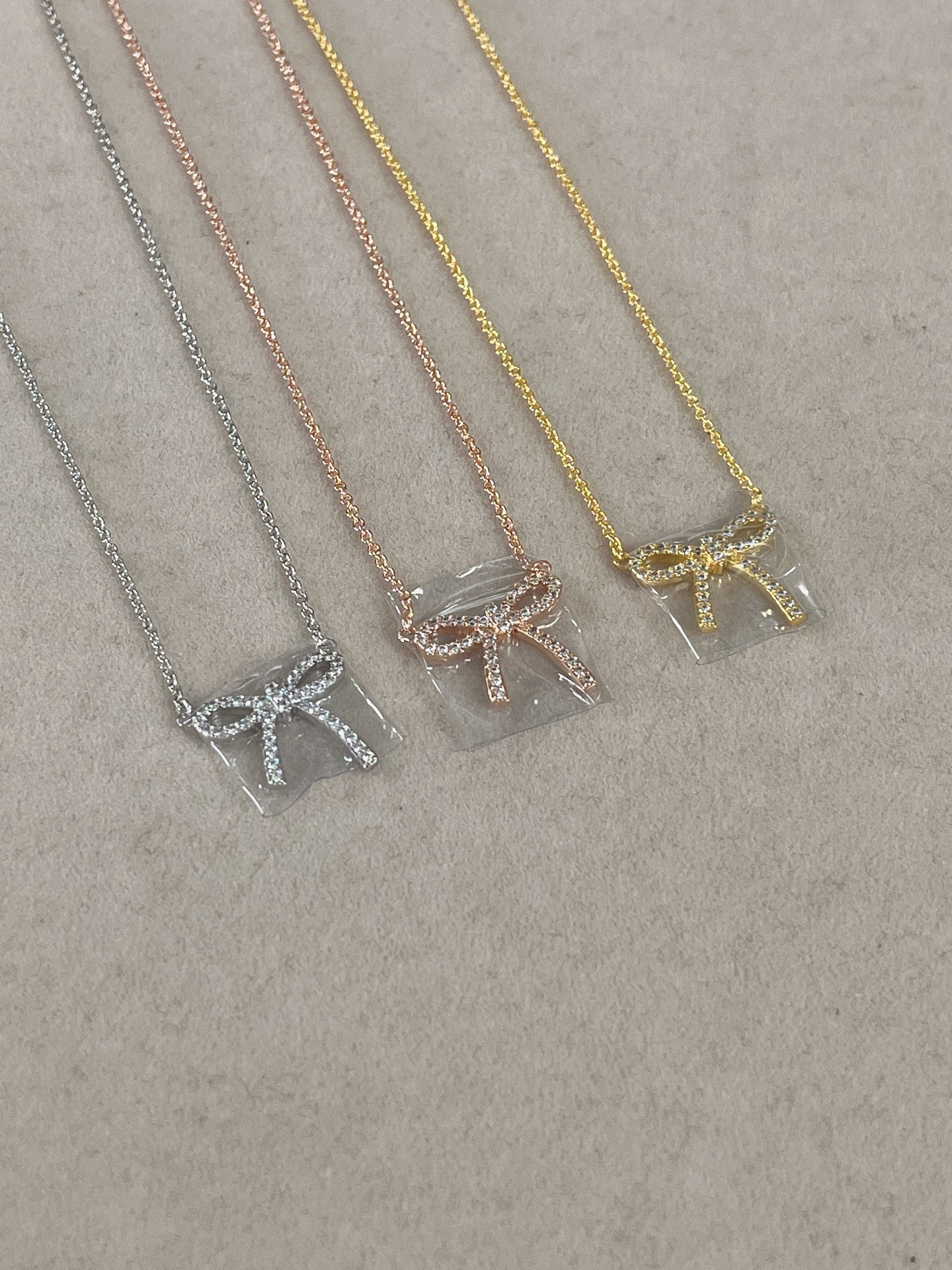 wsxc1789384347695_0 Tiffany Full Rhinestone Bow Necklace - Image 1