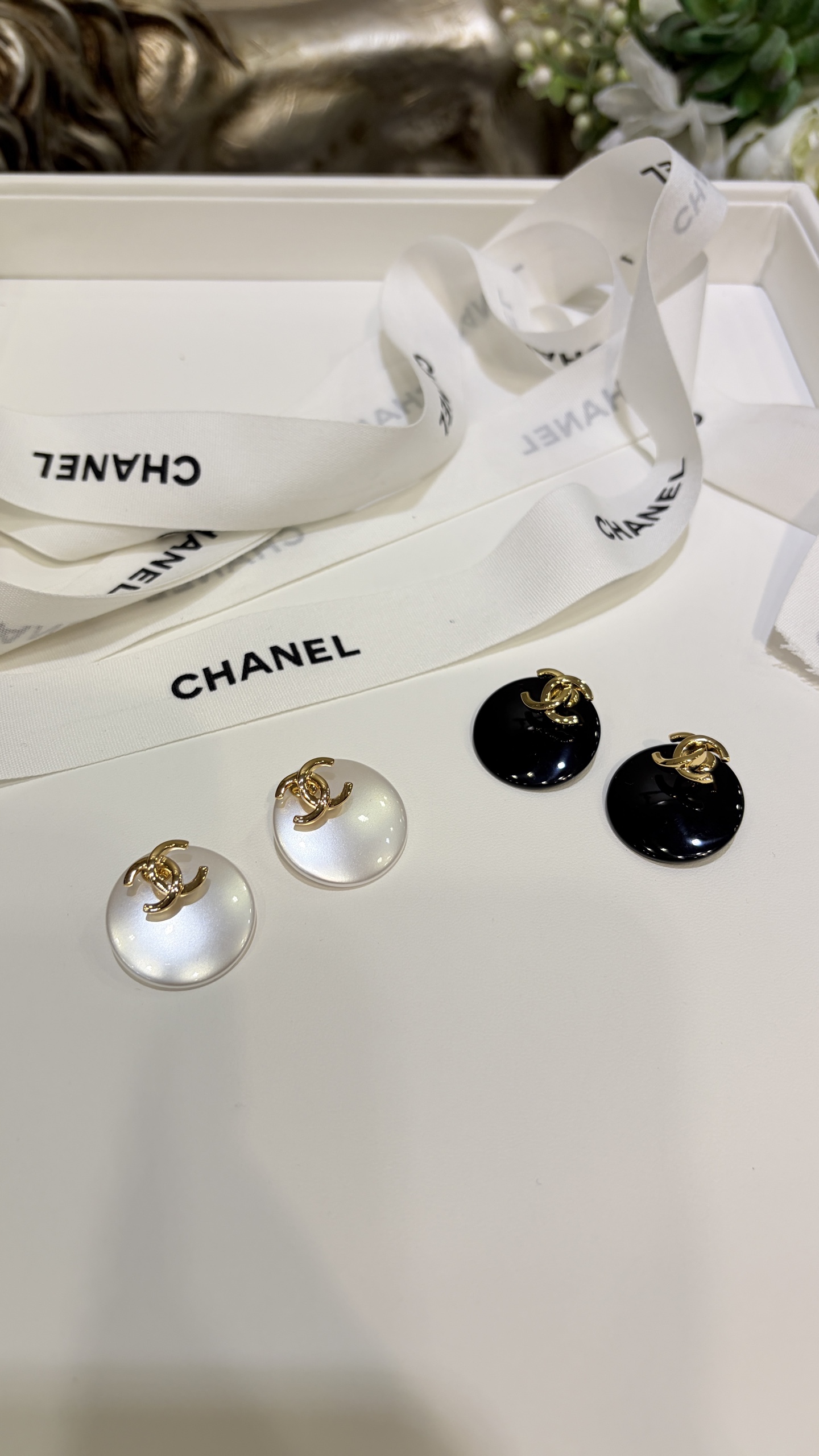 wsxc1789397384348_8 Chanel New Round Resin Double C Stud Earrings , Black / White - Image 1