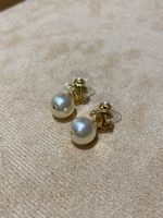 Chanel New Minimalist Gold-toned Smooth Double C Pearl Earrings - Image 9