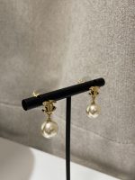 Chanel New Minimalist Gold-toned Smooth Double C Pearl Earrings - Image 5