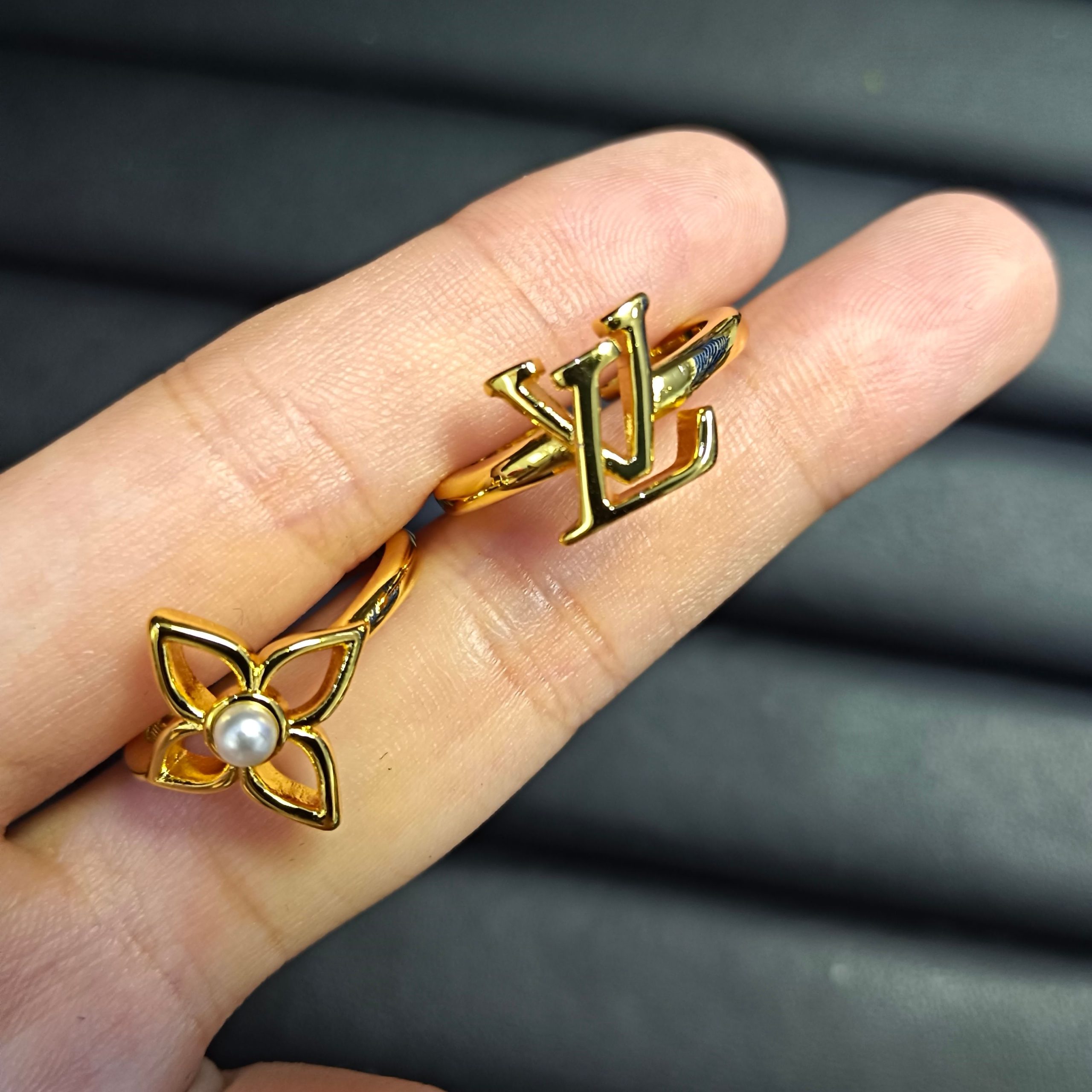 wsxc1789553599629_0 LV Intertwined Letter / Openwork Flower & Pearl Ring - Image 1