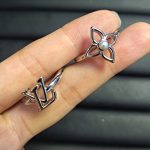 LV Intertwined Letter / Openwork Flower & Pearl Ring - Image 2