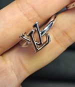 LV Intertwined Letter / Openwork Flower & Pearl Ring - Image 3