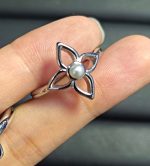 LV Intertwined Letter / Openwork Flower & Pearl Ring - Image 4