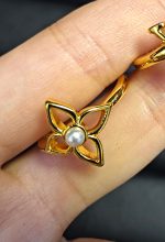 LV Intertwined Letter / Openwork Flower & Pearl Ring - Image 5