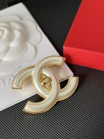 Chanel Style Classic Interlocking CC Pearl Finish Brooch (Vintage Gold Trim Elegant Pin) - Image 8