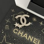 Chanel Style Luxury Paved Crystal CC Brooch with Shooting Star Charm (Sparkling Rhinestone Pin) - Image 2