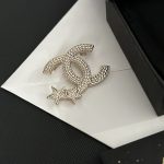 Chanel Style Luxury Paved Crystal CC Brooch with Shooting Star Charm (Sparkling Rhinestone Pin) - Image 3