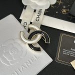 Chanel Style Classic Black & White Enamel CC Brooch (Vintage Gold Trim Elegant Pin) - Image 2