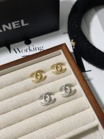 Chanel Style Classic Interlocking CC Metal Stud Earrings (Vintage Gold / Silver Tone Minimalist Earrings) - Image 3