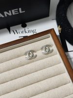 Chanel Style Classic Interlocking CC Metal Stud Earrings (Vintage Gold / Silver Tone Minimalist Earrings) - Image 4