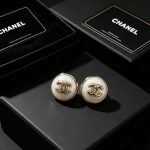 Chanel enamel resin with gold tone CC logo stud earrings - Image 5