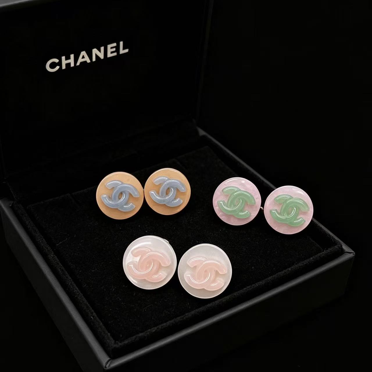 wsxc1789749939707_0 Chanel Color-block Embossed Resin CC Logo Stud Earrings - Image 1