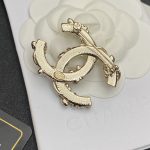 Chanel CC Logo Brooch with Faux Pearls and Zirconia, Real Gold Plated - Image 5