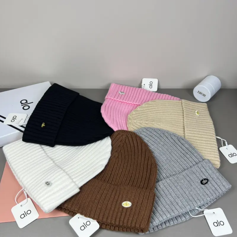 wsxc1790246207178_0 Alo Yoga Notable Ribbed Knit Beanie, Multi-Color Options with Metallic Logo Detail, Unisex Winter Warm Hat - Image 1