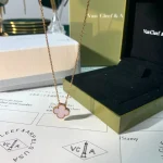 VCA Natural Mother of Pearl Alhambra Jewelry Necklace/Bracelet （ Pink&Gold Tone / White&Silver Tone.） - Image 7