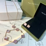 VCA Natural Mother of Pearl Alhambra Jewelry Necklace/Bracelet （ Pink&Gold Tone / White&Silver Tone.）