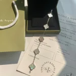 VCA Natural Mother of Pearl Alhambra Jewelry Necklace/Bracelet （ Pink&Gold Tone / White&Silver Tone.） - Image 9