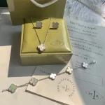 VCA Natural Mother of Pearl Alhambra Jewelry Necklace/Bracelet （ Pink&Gold Tone / White&Silver Tone.） - Image 2